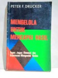 Mengelola untuk mencapai hasil: tugas-tugas ekonomi dan keputusan mengambil risiko
