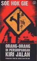 Orang-orang di persimpangan kiri jalan